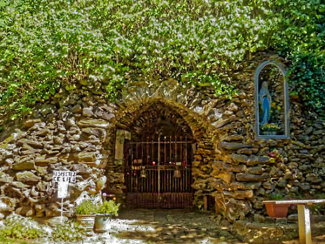 Grotte Notre-Dame de la Salette.