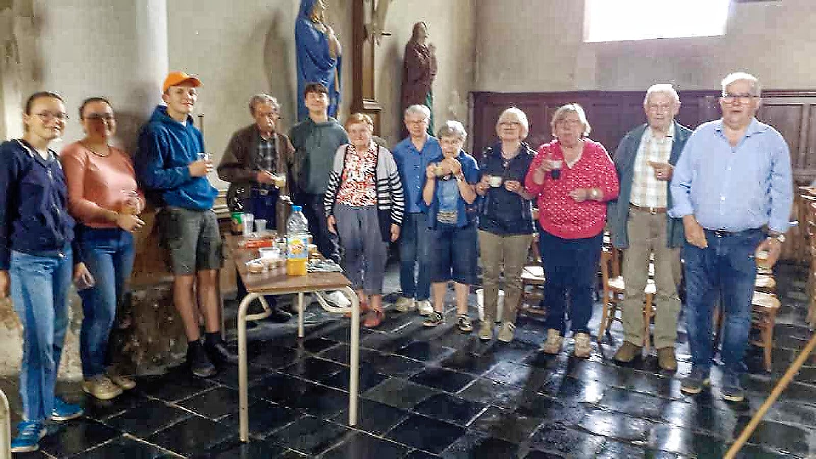 Nettoyage de l'église de Boeschèpe
